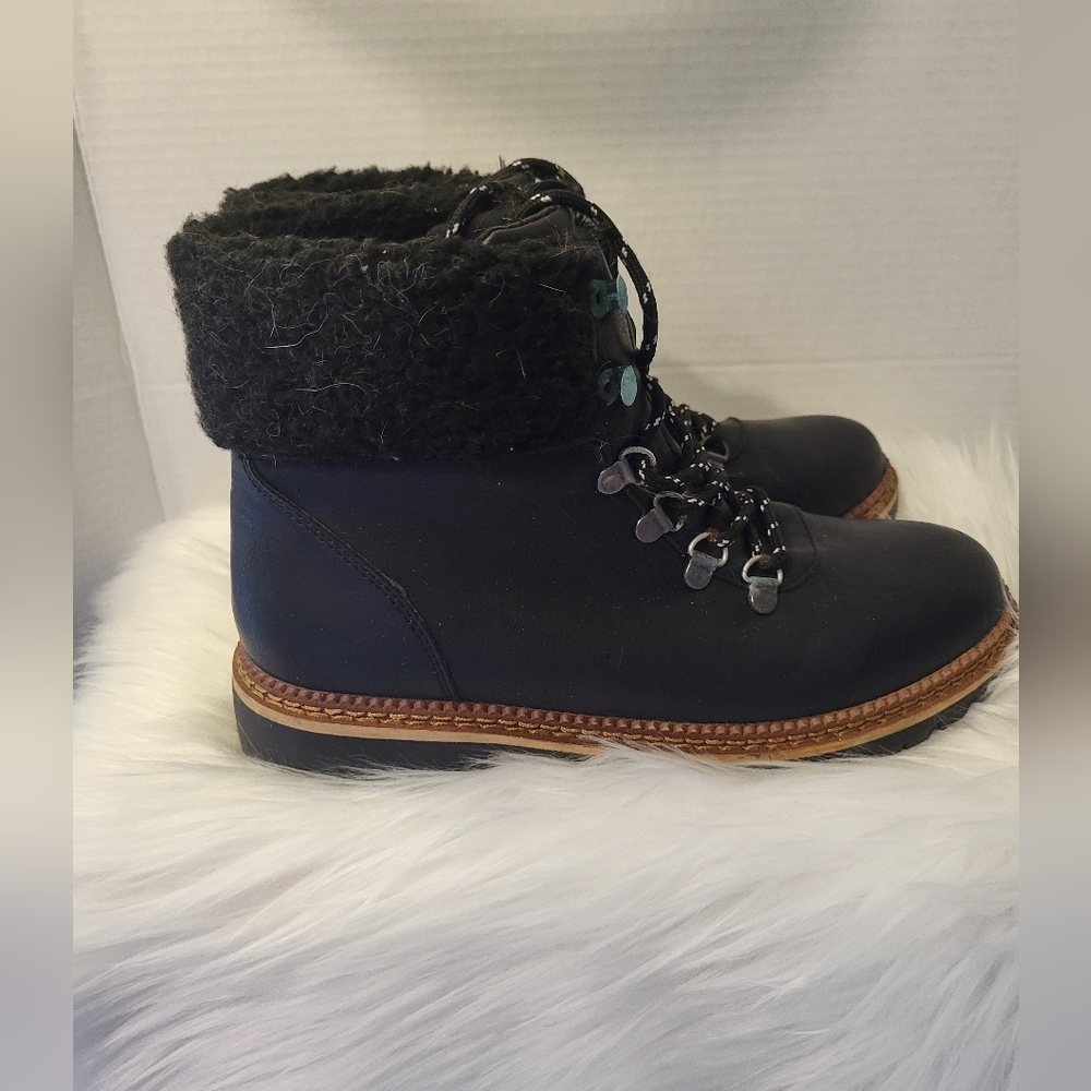 Ardene Women's Black Leather Winter Boots with Fur Lining, Size9 - Picture 4 of 7